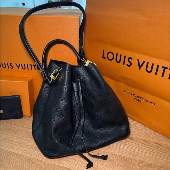 Louis Vuitton Black Embossed Shoulder Bag - Picture 4 of 11